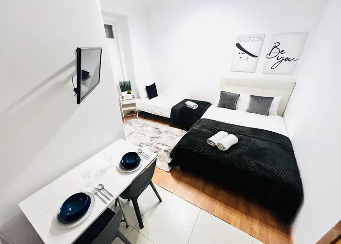 Апартаменты Luxury Flats, Ideal For Tourists *